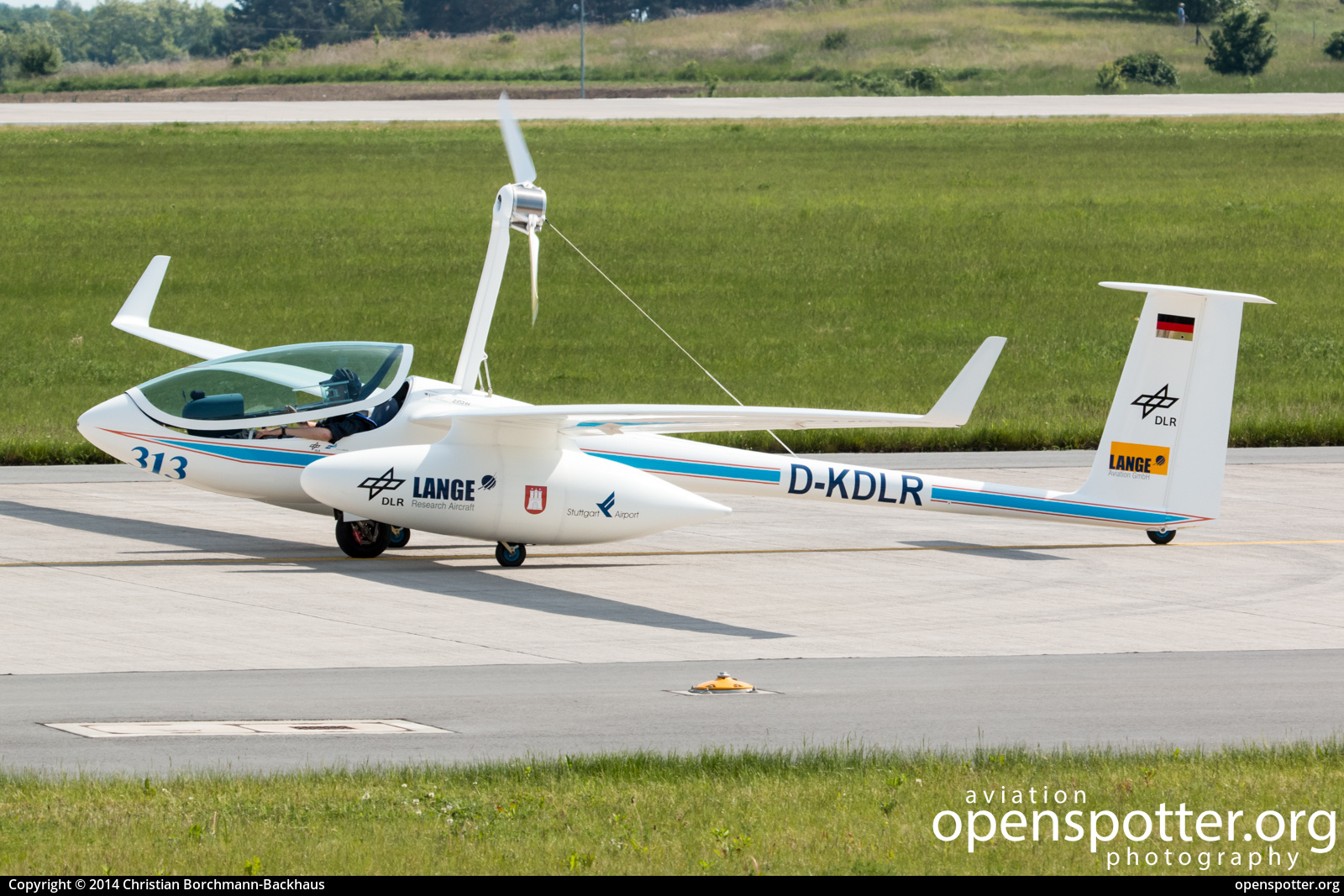D-KDLR - DLR Deutsches Zentrum für Luft- und Raumfahrt LANGE E-1 Antares 20E at Berlin-Schönefeld International Airport (SXF/EDDB) taken by Christian Borchmann-Backhaus | openspotter.org | ID: 49308