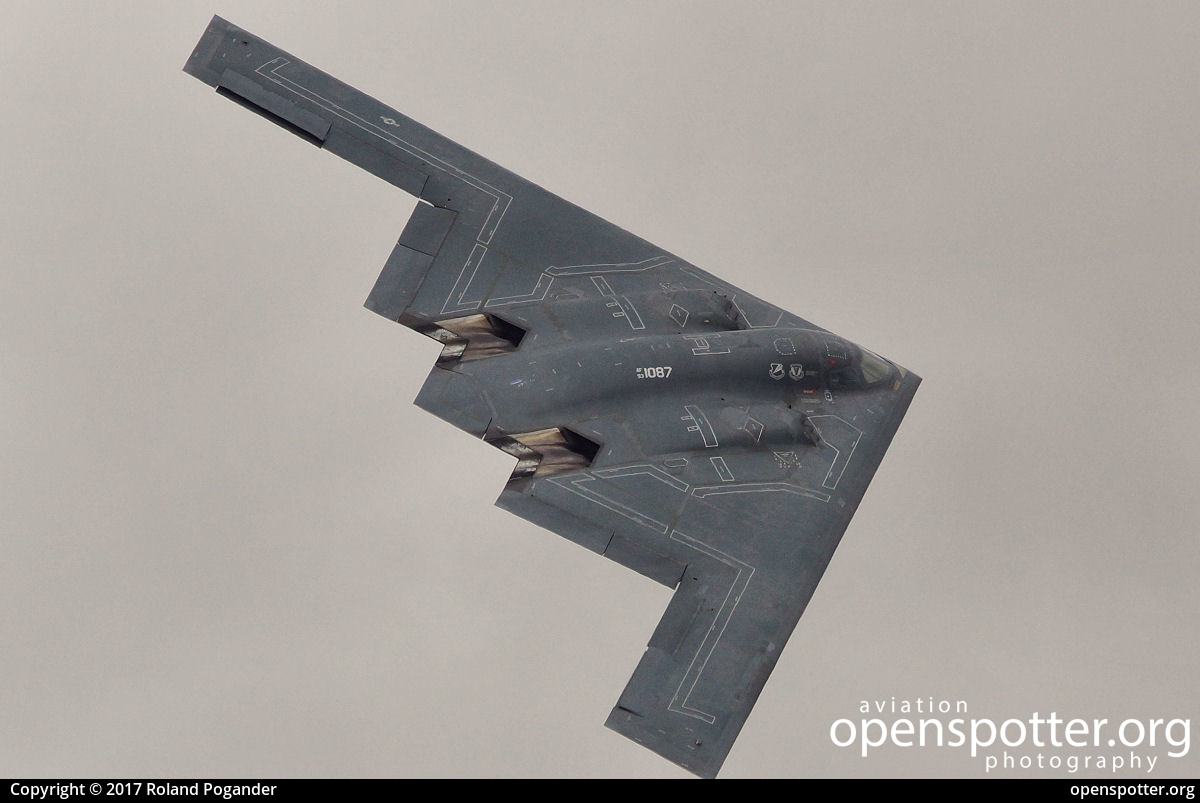 93-1087 - US Airforce (USAF) Northrop B-2A Spirit at RAF Fairford (FFD/EGVA) taken by Roland Pogander | openspotter.org | ID: 48821