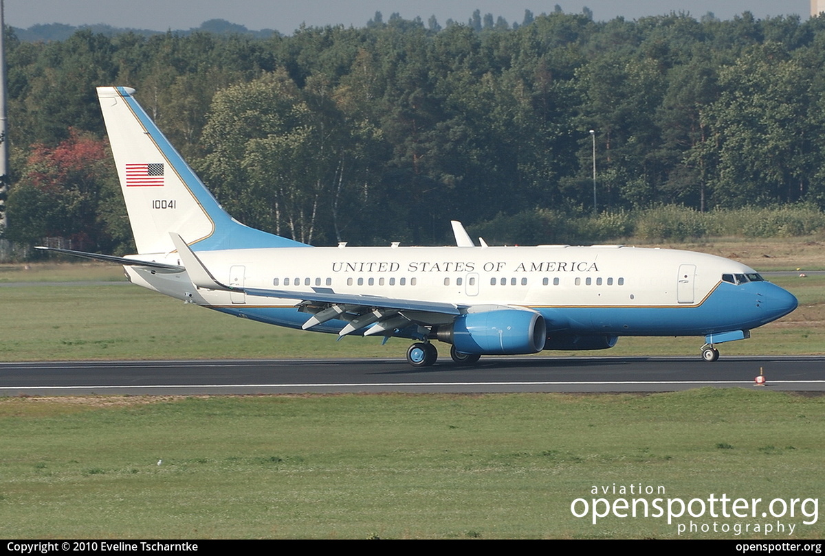 01-0041 - US Airforce (USAF) Boeing C-40B (737-7DM(WL)) at Berlin-Tegel Airport (TXL/EDDT) taken by Eveline Tscharntke | openspotter.org | ID: 1101
