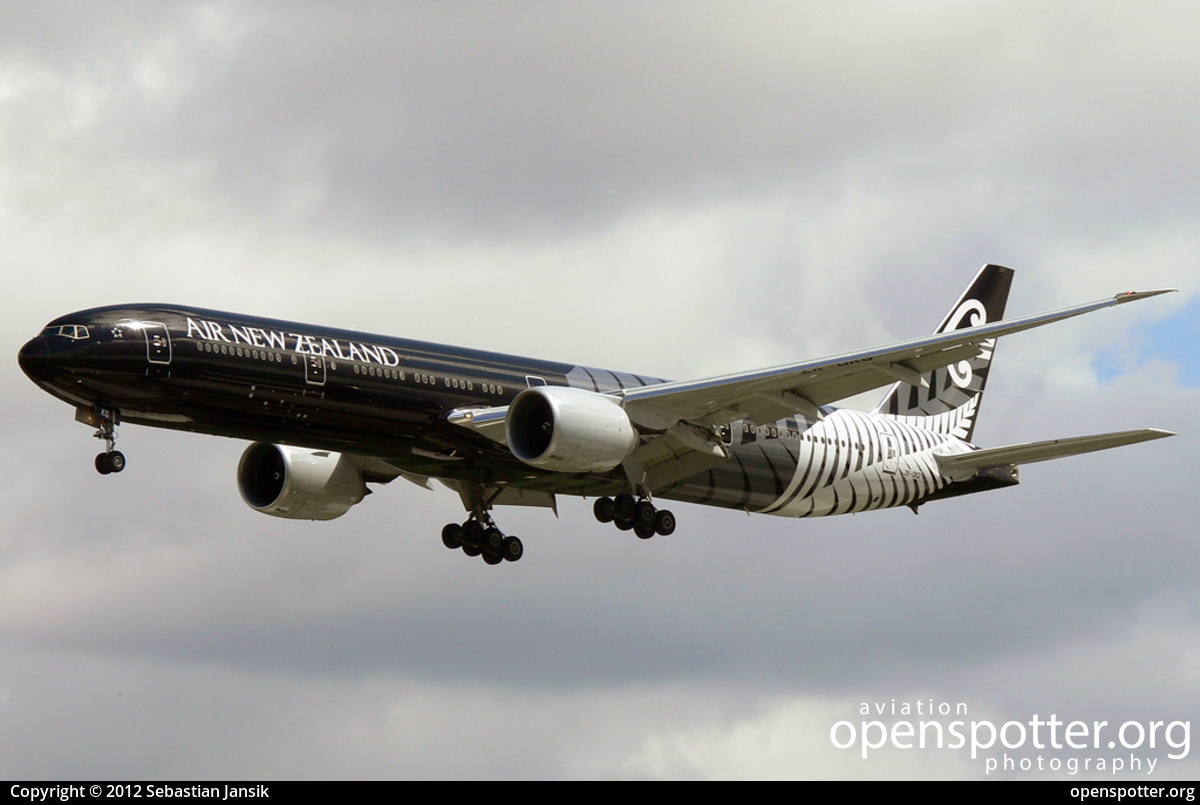 ZK-OKQ - Air New Zealand Boeing 777-319(ER) at London Heathrow Airport (LHR/EGLL) taken by Sebastian Jansik | openspotter.org | ID: 3386