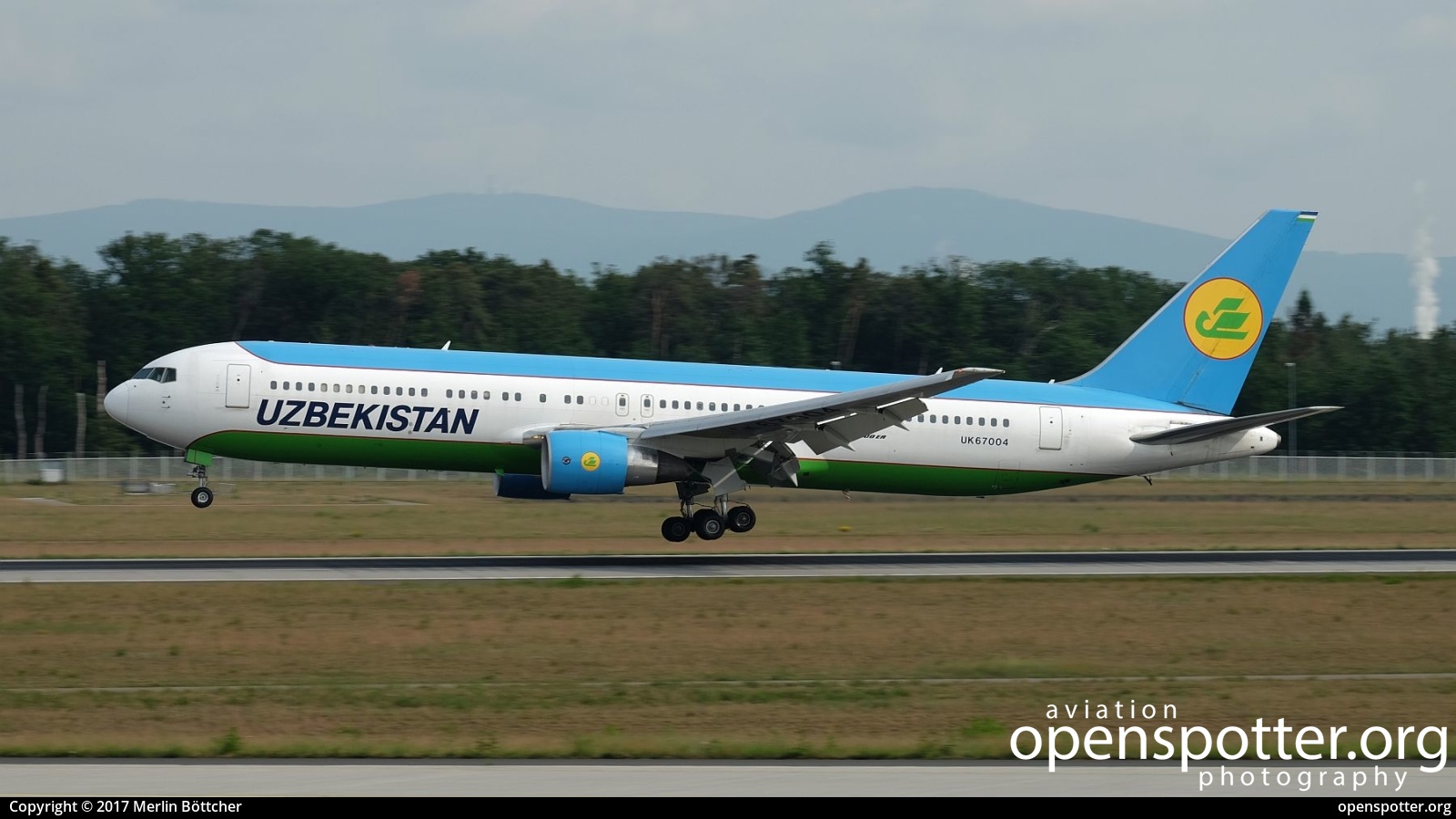 UK67004 - Uzbekistan Airways Boeing 767-33P(ER) at Frankfurt International Airport (FRA/EDDF) taken by Merlin Böttcher | openspotter.org | ID: 43181