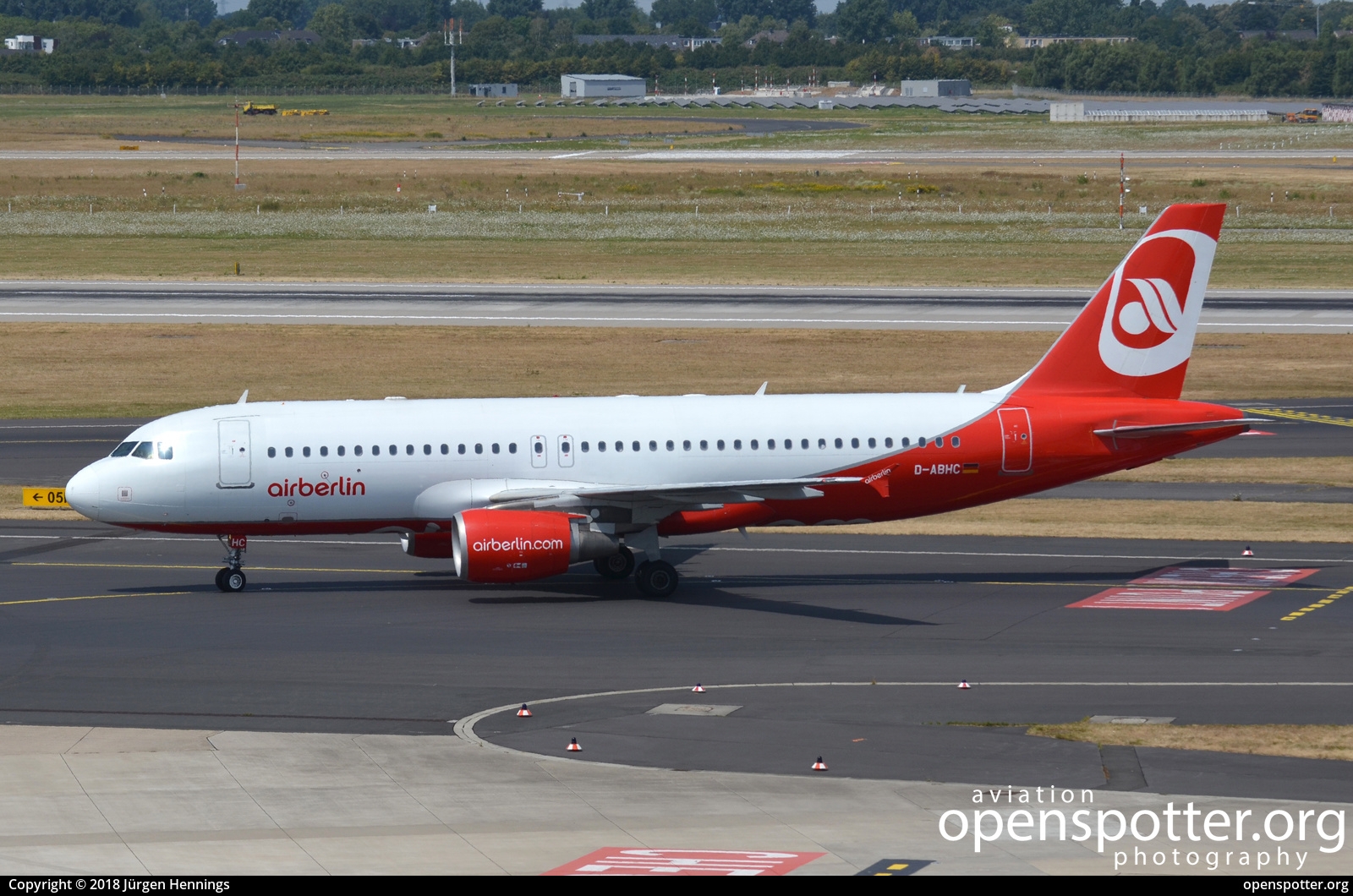 D-ABHC - Air Berlin Airbus A320-214 at Düsseldorf International Airport (DUS/EDDL) taken by Jürgen Hennings | openspotter.org | ID: 58777