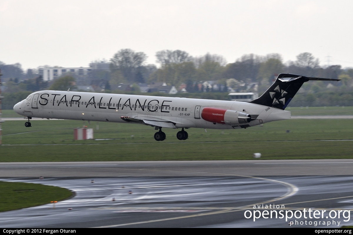 OY-KHP - Scandinavian Airlines McDonnell Douglas MD-82 at Düsseldorf International Airport (DUS/EDDL) taken by Fergan Oturan | openspotter.org | ID: 2612