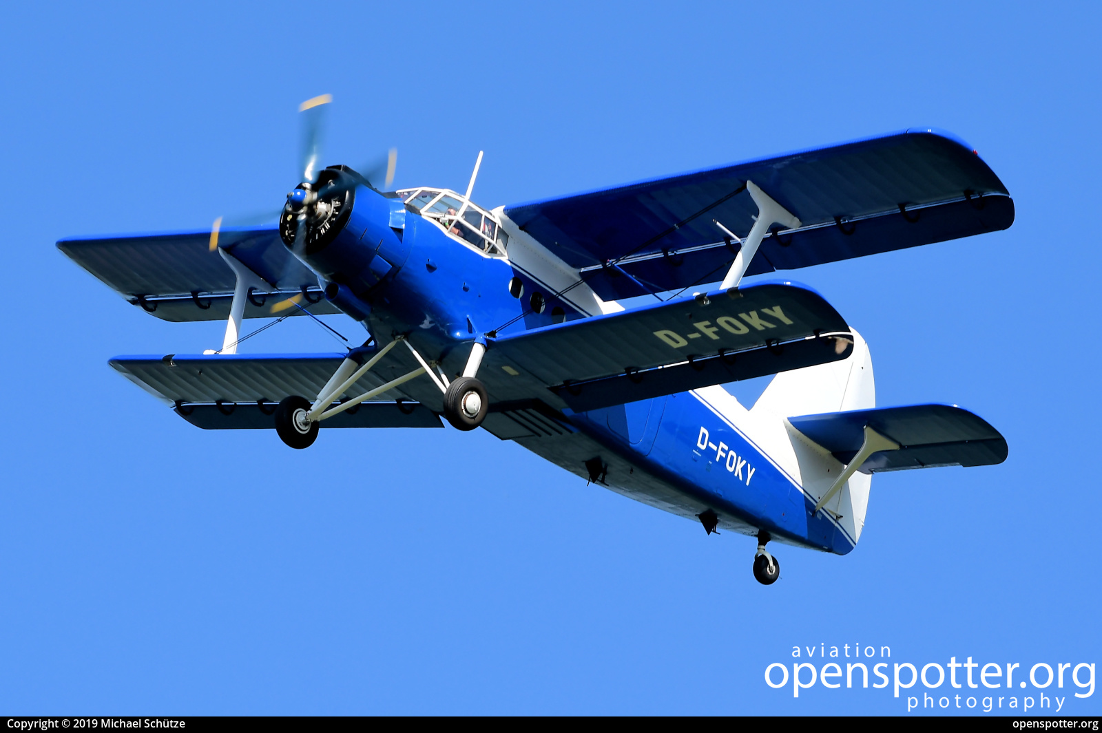 D-FOKY - Private / Untitled Antonov An-2 at Flugplatz Bienenfarm (EDOI) taken by Michael Schütze | openspotter.org | ID: 61190