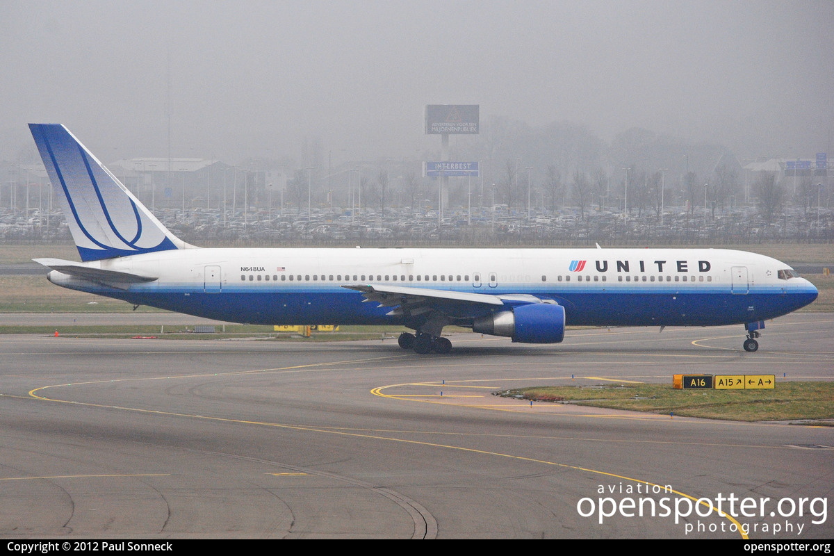 N648UA - United Airlines Boeing 767-322(ER) at Schiphol Airport (AMS/EHAM) taken by Paul Sonneck | openspotter.org | ID: 2540