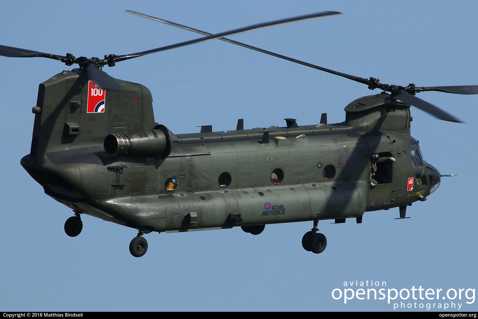 ZD983 - Royal Air Force Boeing Vertol CH-47D Chinook at Berlin-Schönefeld International Airport (SXF/EDDB) taken by Matthias Bindseil | openspotter.org | ID: 53664