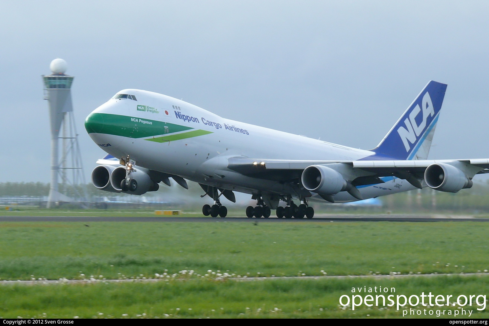 JA04KZ - Nippon Cargo Airlines Boeing 747-481F at Schiphol Airport (AMS/EHAM) taken by Sven Grosse | openspotter.org | ID: 40649