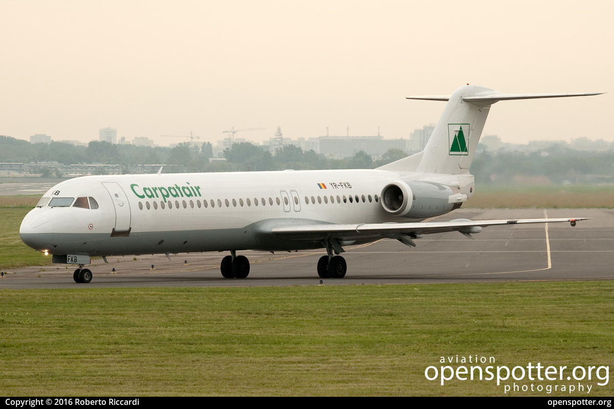 YR-FKB - Carpatair Fokker F100 at Frederic Chopin International Airport (WAW/EPWA) taken by Roberto Riccardi | openspotter.org | ID: 36319