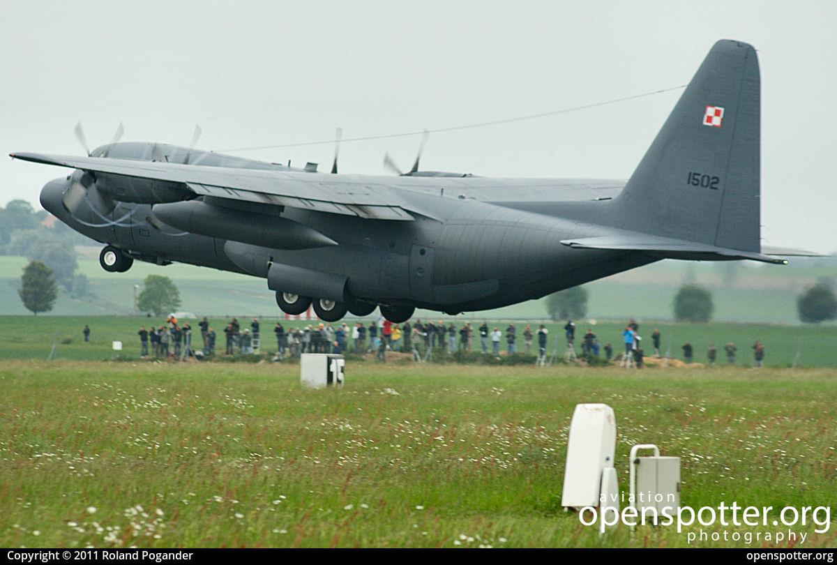 1502 - Polish Air Force Lockheed C-130E Hercules at Cambrai – Épinoy Air Base (XCB/LFQI) taken by Roland Pogander | openspotter.org | ID: 51595