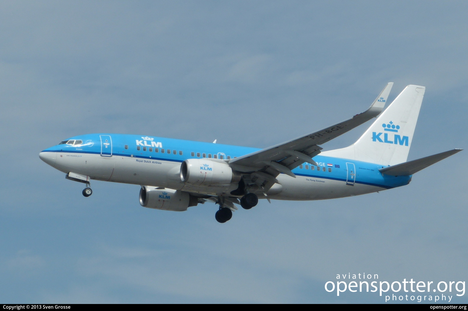 PH-BGE - KLM Royal Dutch Airlines Boeing 737-7K2(WL) at Lockhart River Airport (IRG/YLHR) taken by Sven Grosse | openspotter.org | ID: 47101