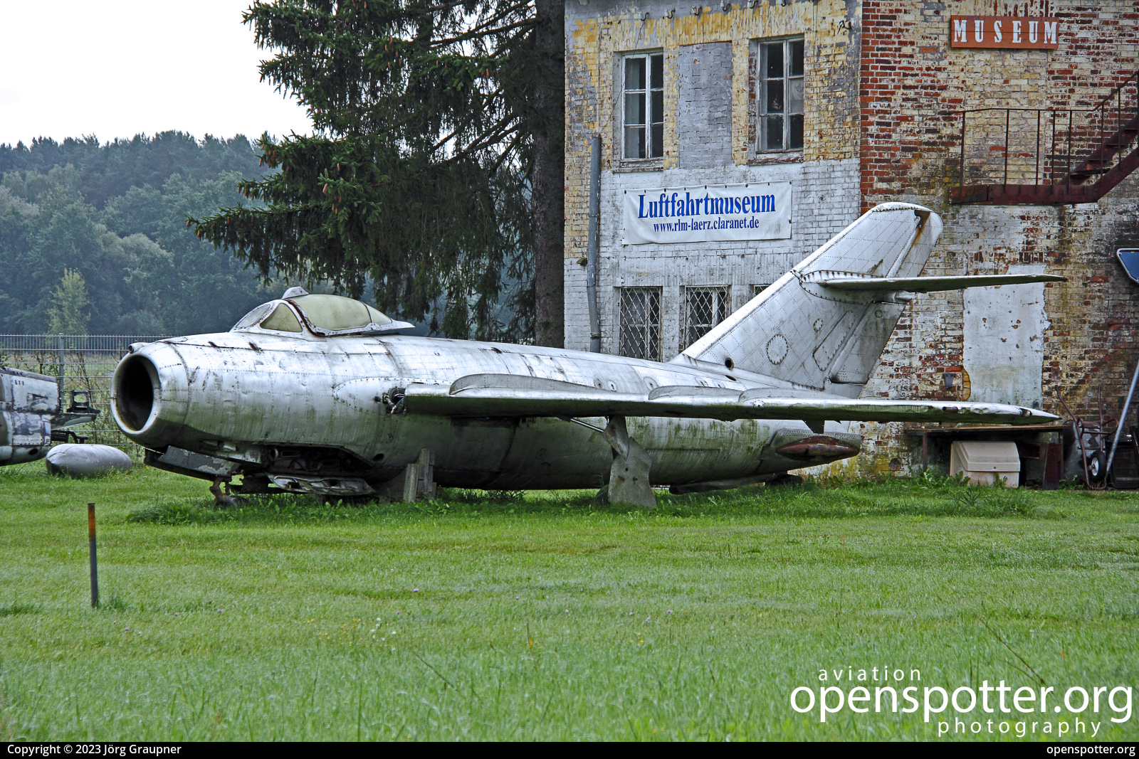 25 - Luftstreitkräfte der DDR (East German Air Force) Yakovlev Yak-18 at Flugplatz Rechlin-Lärz (REB/EDAX) taken by Jörg Graupner | openspotter.org | ID: 87491