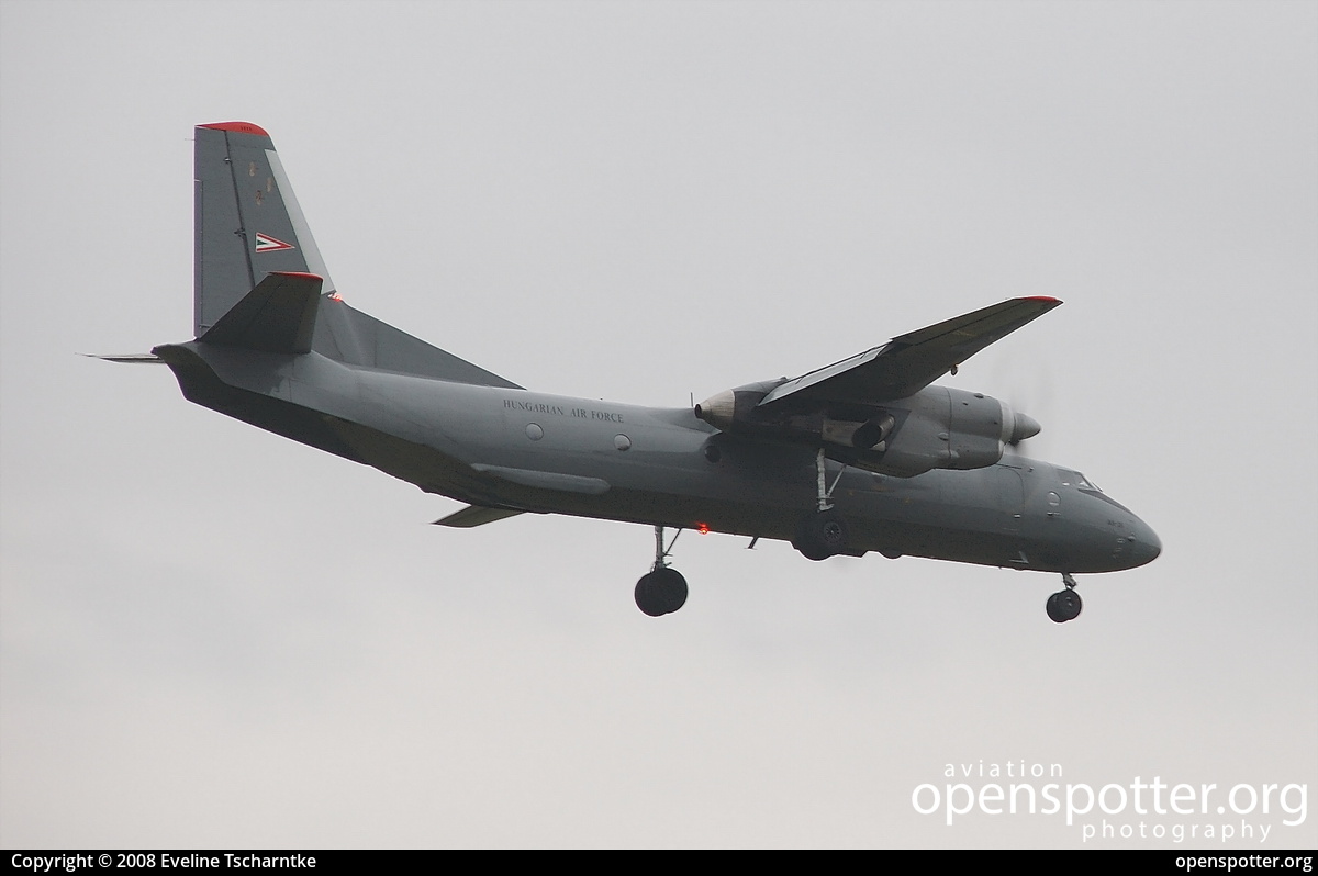 406 - Hungarian Air Force Antonov An-26 at Berlin-Tegel Airport (TXL/EDDT) taken by Eveline Tscharntke | openspotter.org | ID: 1393