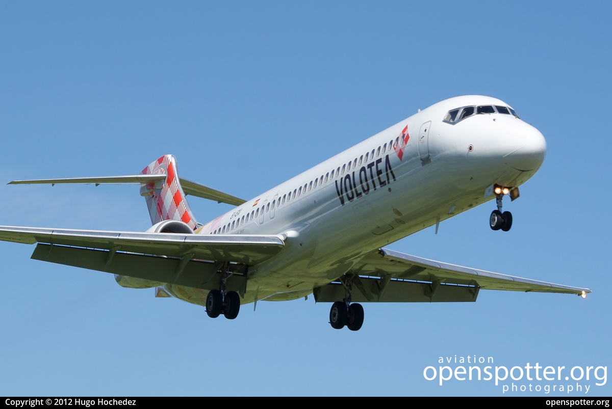 EI-EXI - Volotea Airlines Boeing 717-2BL at Toulon-Hyères Airport (TLN/LFTH) taken by Hugo Hochedez | openspotter.org | ID: 7589