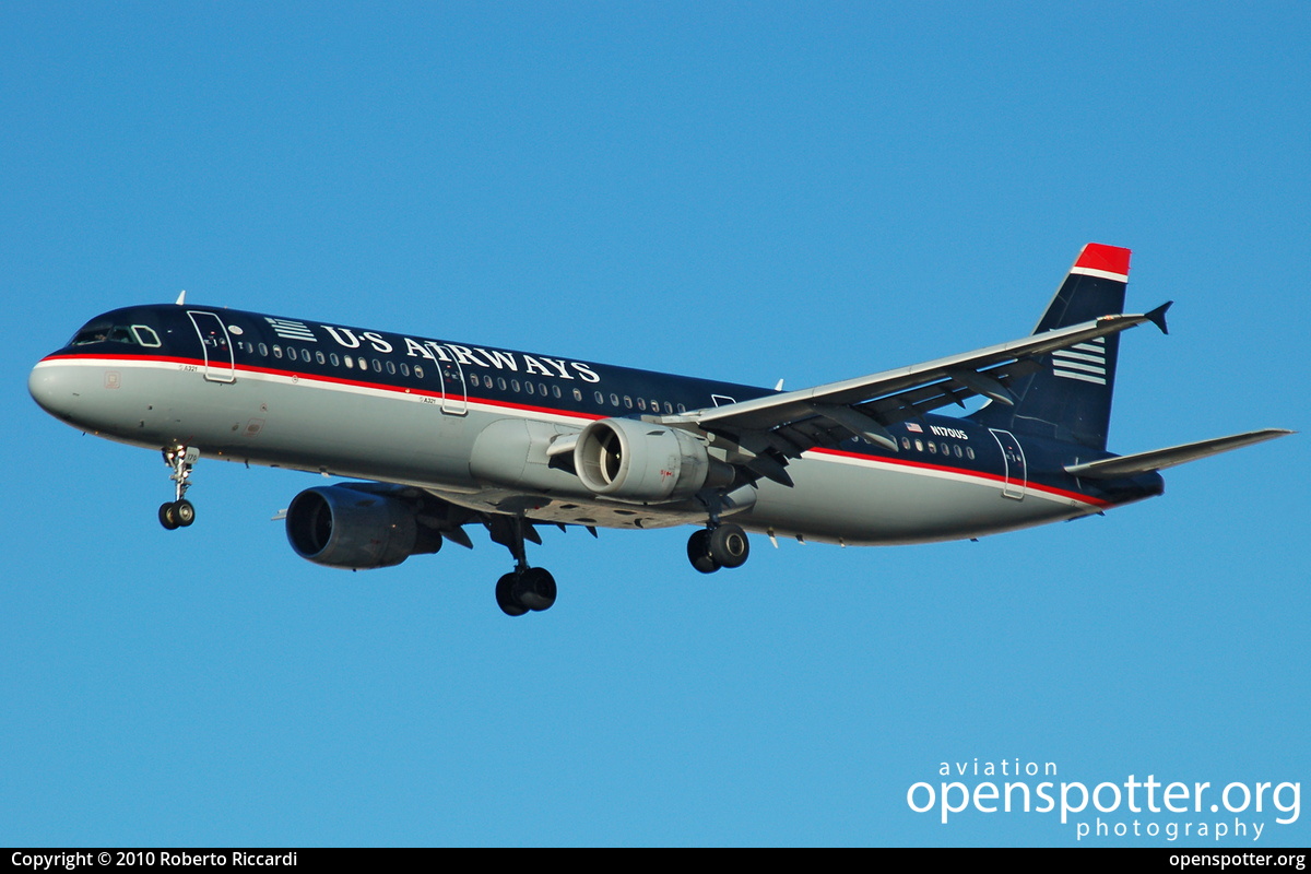 N170US - US Airways Airbus A321-211 at McCarran International Airport (LAS/KLAS) taken by Roberto Riccardi | openspotter.org | ID: 4075