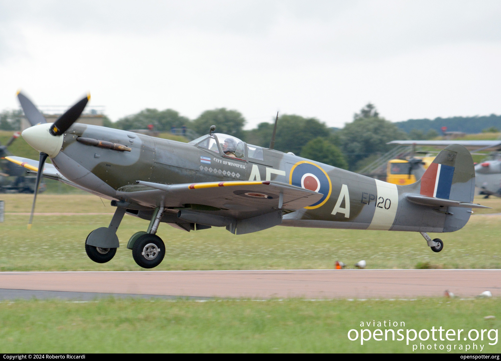 G-LFVB - The Fighter Collection Supermarine Spitfire LF Mk.Vb at RAF Fairford (FFD/EGVA) taken by Roberto Riccardi | openspotter.org | ID: 89688