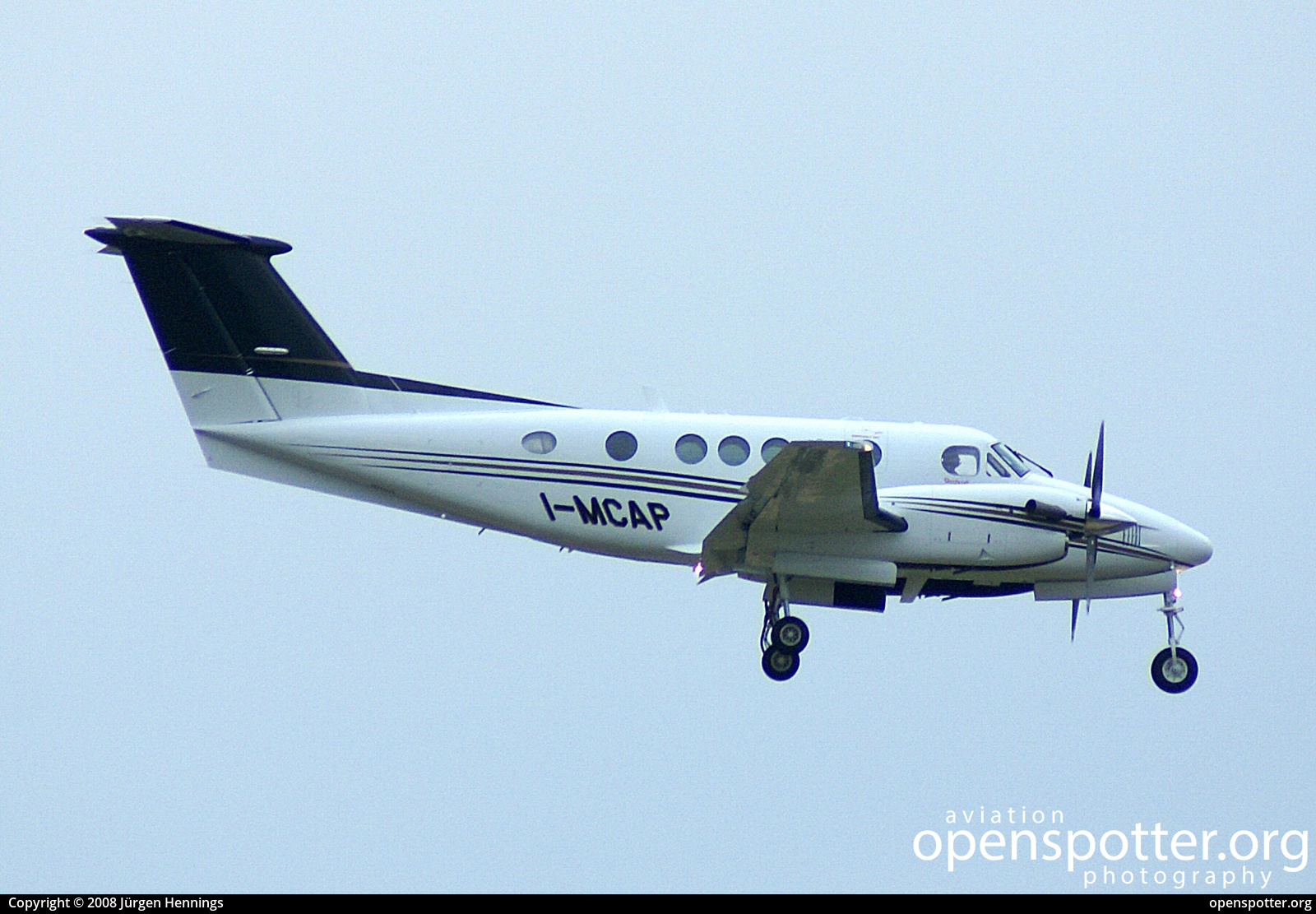 I-MCAP - Private / Untitled Beech B200 Super King Air at Berlin-Schönefeld International Airport (SXF/EDDB) taken by Jürgen Hennings | openspotter.org | ID: 58779
