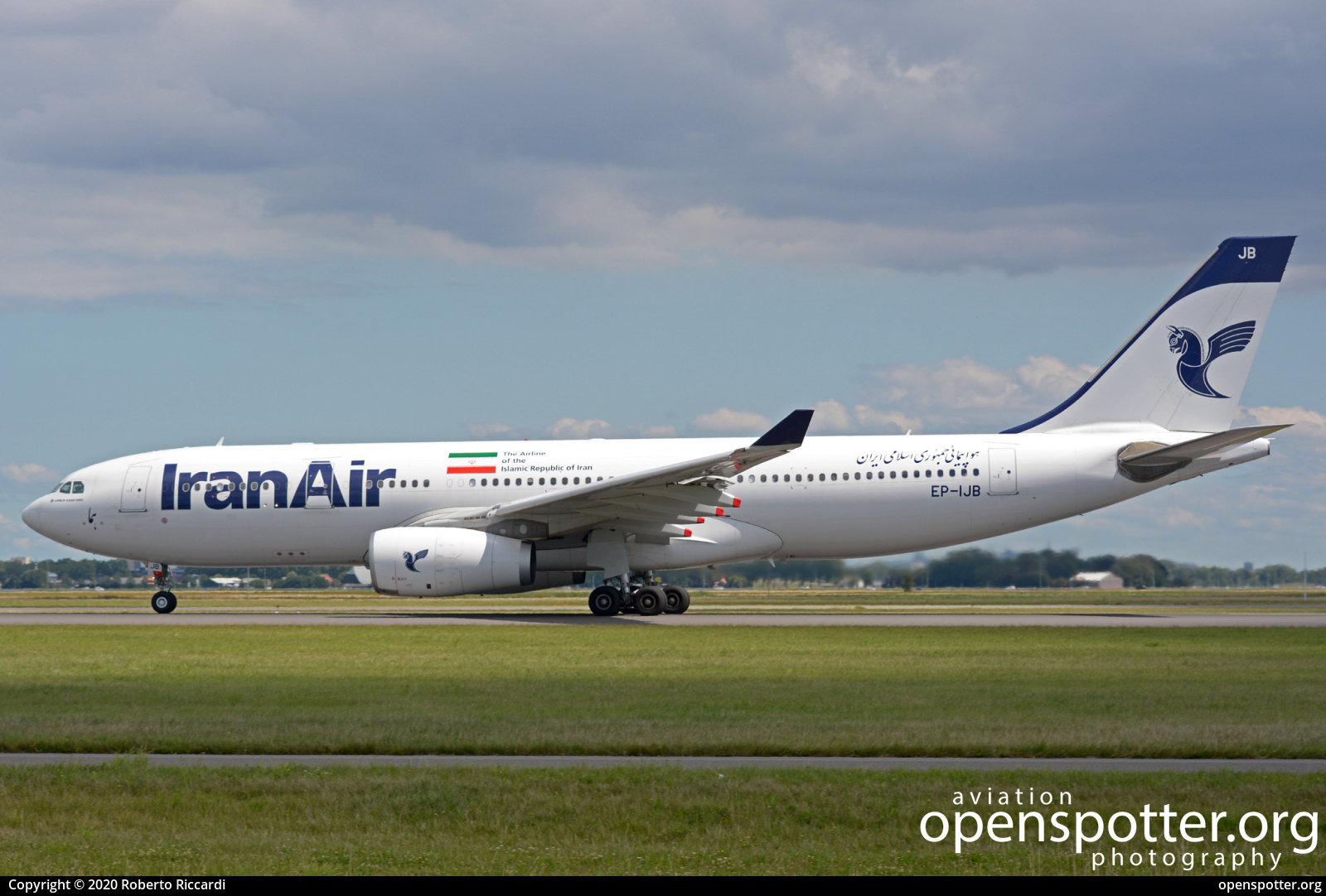 EP-IJB - Iran Air Airbus A330-243 at Schiphol Airport (AMS/EHAM) taken by Roberto Riccardi | openspotter.org | ID: 74149
