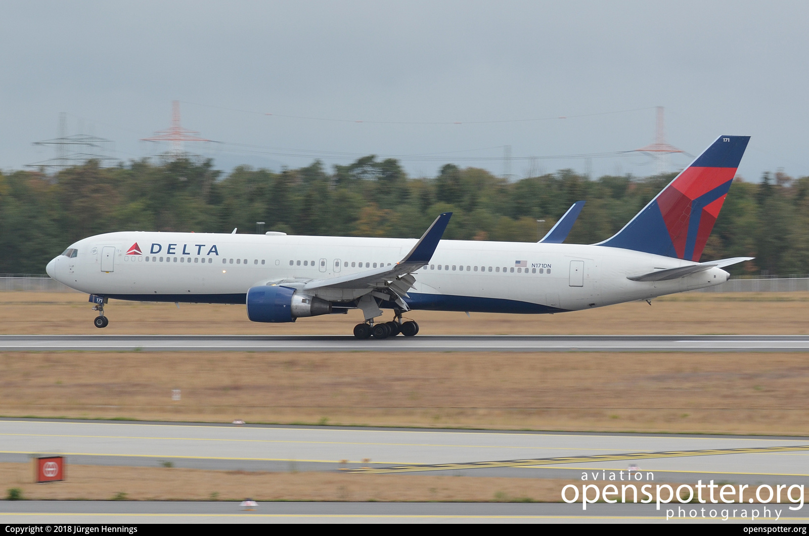 N171DN - Delta Air Lines Boeing 767-332(ER) at Frankfurt International Airport (FRA/EDDF) taken by Jürgen Hennings | openspotter.org | ID: 58796
