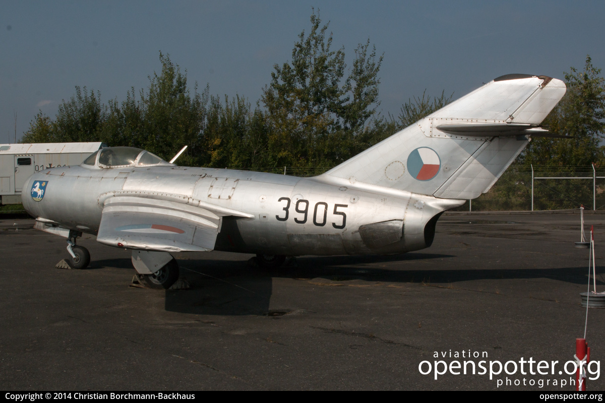 3905 - Czechoslovak Air Force Aero S-102 (MiG-15) at RAF Gatow (GWW/EDBG) taken by Christian Borchmann-Backhaus | openspotter.org | ID: 41627