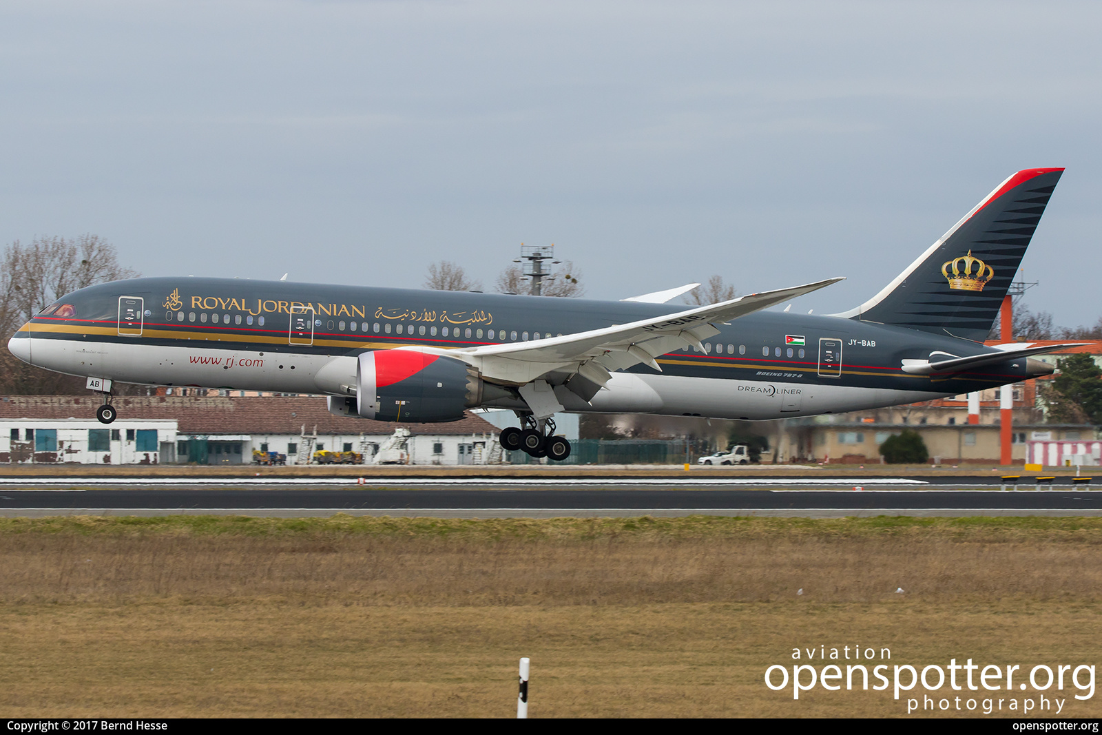 JY-BAB - Royal Jordanian Boeing 787-8 Dreamliner at Berlin-Tegel Airport (TXL/EDDT) taken by Bernd Hesse | openspotter.org | ID: 40717