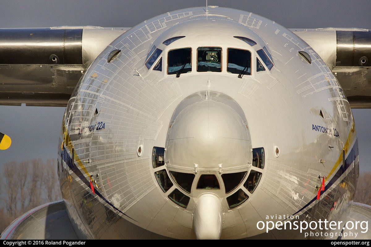 UR-09307 - Antonov Airlines (Antonov Design Bureau) Antonov An-22A at Leipzig/Halle Airport (LEJ/EDDP) taken by Roland Pogander | openspotter.org | ID: 34405