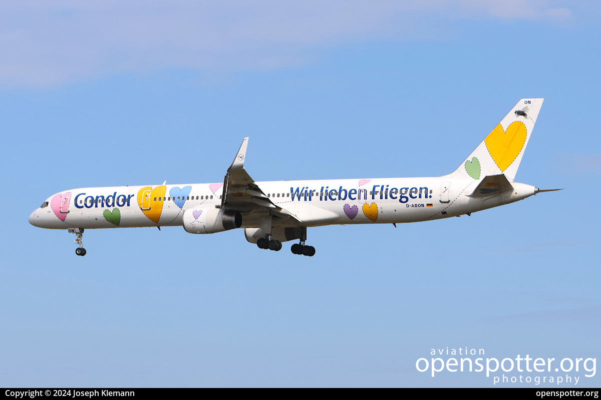 D-ABON - Condor Boeing 757-330(WL) at Frankfurt International Airport (FRA/EDDF) taken by Joseph Klemann | openspotter.org | ID: 89277