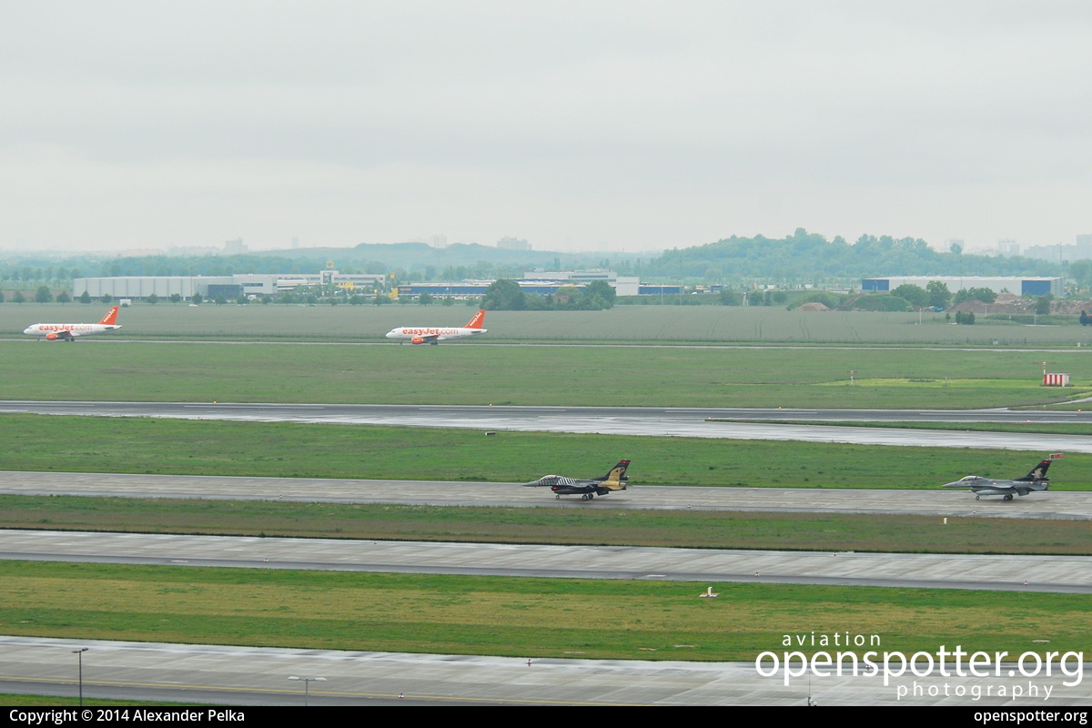 - - Airports Airport Overview General at Berlin-Schönefeld International Airport (SXF/EDDB) taken by Alexander Pelka | openspotter.org | ID: 16110