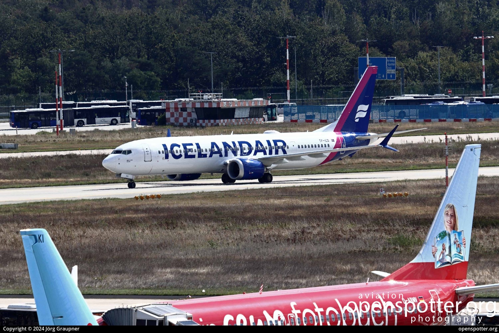TF-ICD - Icelandair Boeing 737-9 MAX at Frankfurt International Airport (FRA/EDDF) taken by Jörg Graupner | openspotter.org | ID: 89935