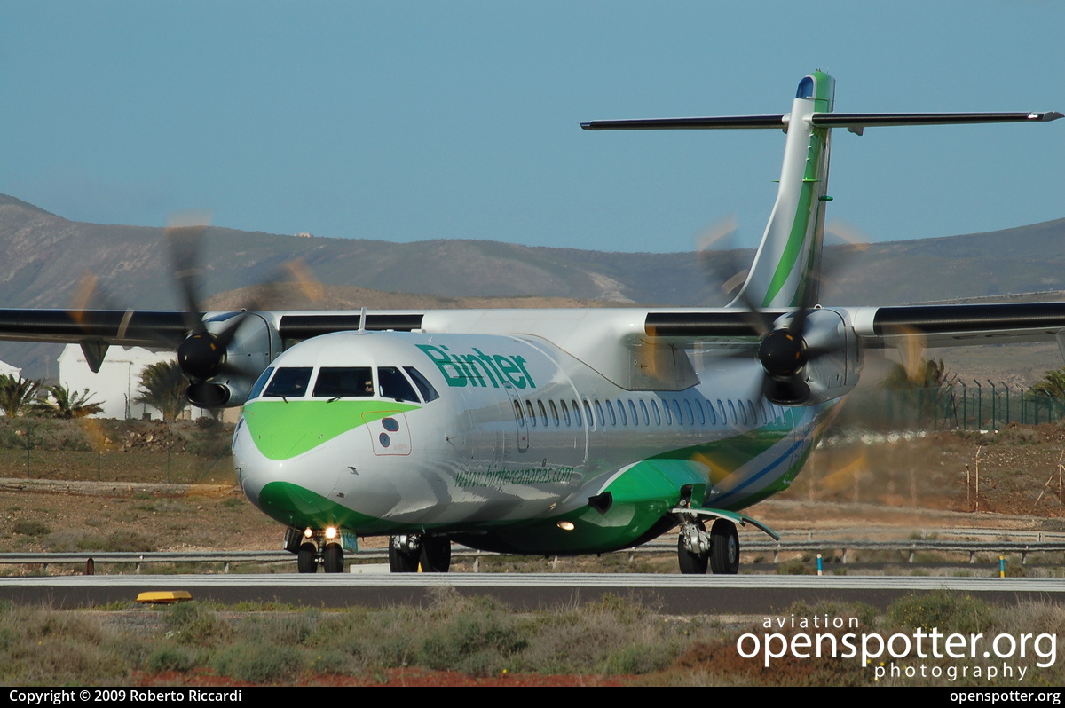 EC-KSG - Binter Canarias ATR 72-500 (72-212A) at Lanzarote Airport (ACE/GCRR) taken by Roberto Riccardi | openspotter.org | ID: 3104