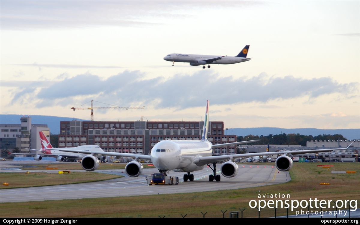 ZS-SNH - South African Airways Airbus A340-642 at Frankfurt International Airport (FRA/EDDF) taken by Holger Zengler | openspotter.org | ID: 11072