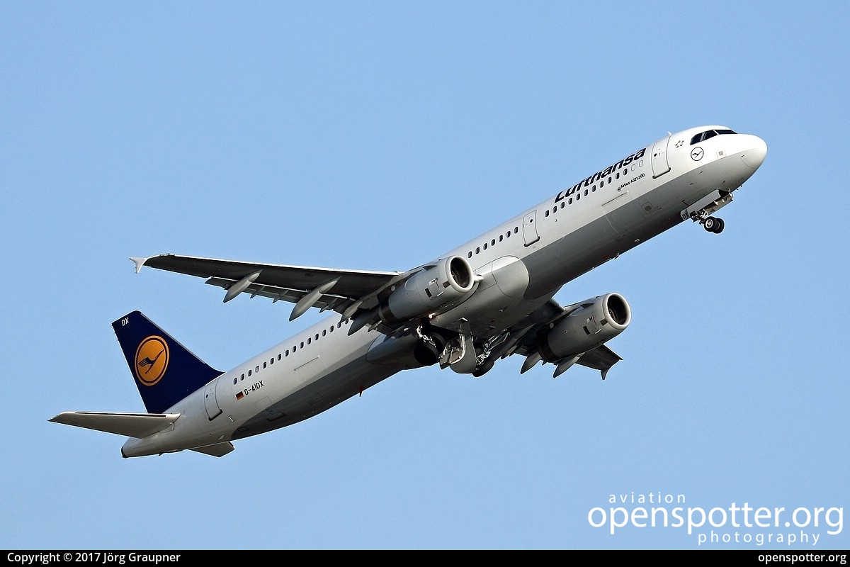 D-AIDX - Lufthansa Airbus A321-231 at Hanover-Langenhagen Airport (HAJ/EDDV) taken by Jörg Graupner | openspotter.org | ID: 42220