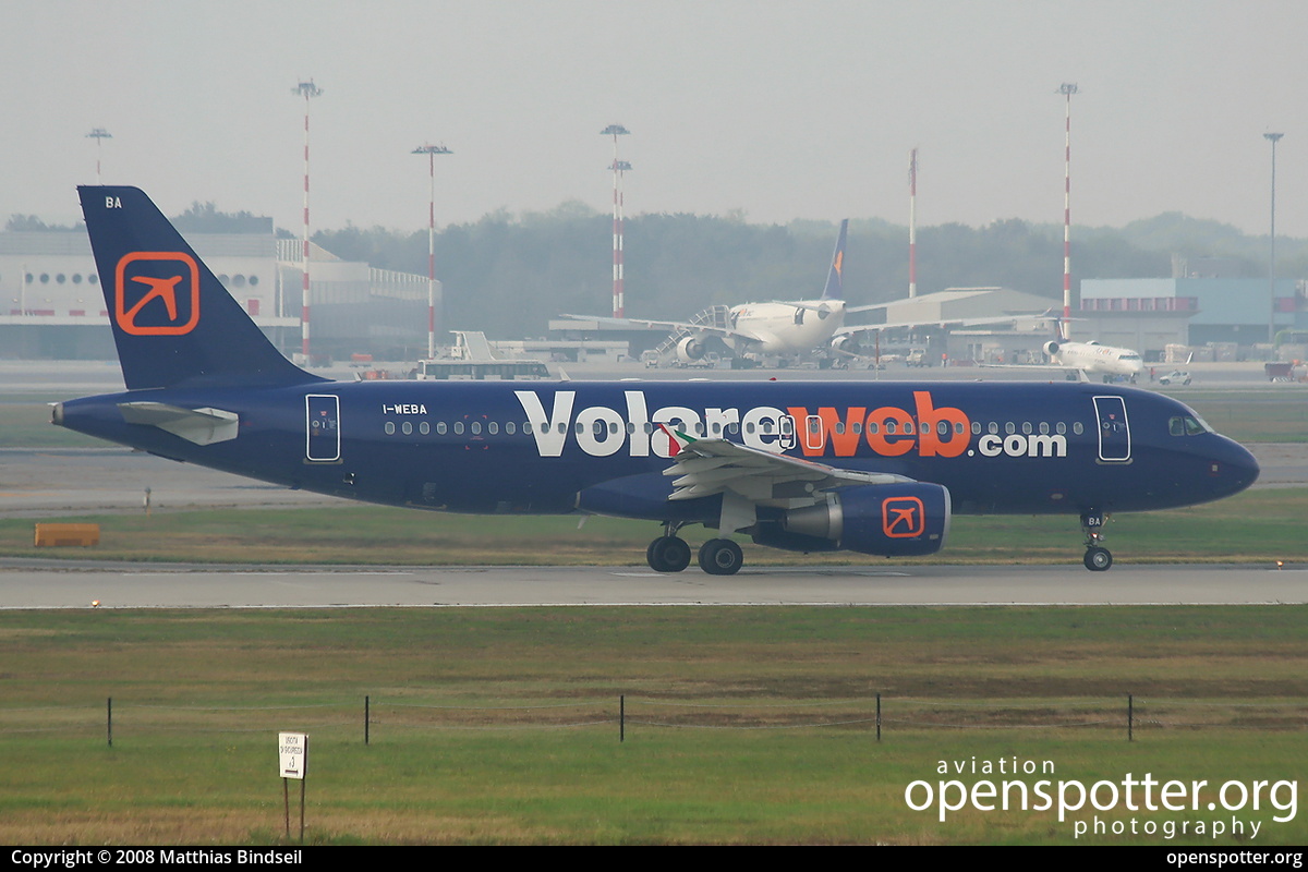 I-WEBA - Air One Airbus A320-214 at Malpensa International Airport (MXP/LIMC) taken by Matthias Bindseil | openspotter.org | ID: 19706