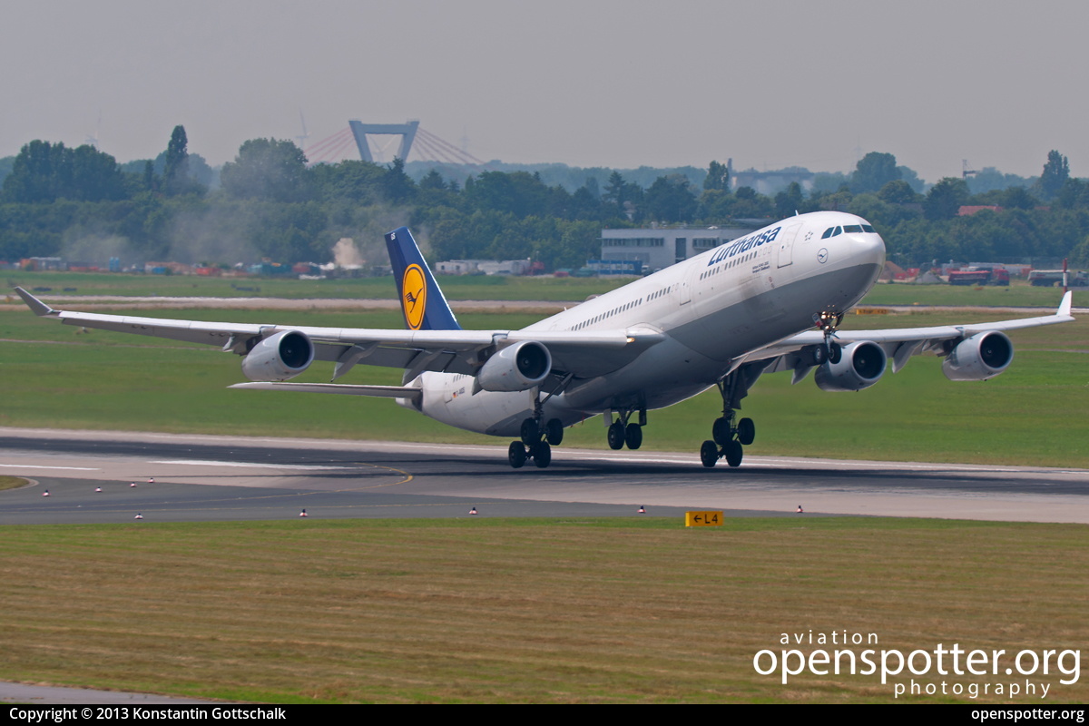 D-AIGS - Lufthansa Airbus A340-313X at Düsseldorf International Airport (DUS/EDDL) taken by Konstantin Gottschalk | openspotter.org | ID: 24258