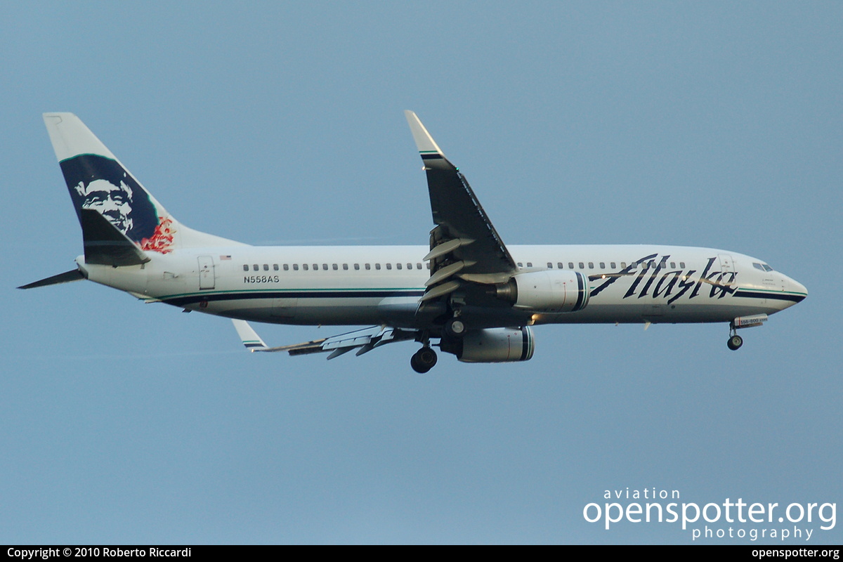 N558AS - Alaska Airlines, Inc. Boeing 737-890(WL) at Seattle-Tacoma International Airport (SEA/KSEA) taken by Roberto Riccardi | openspotter.org | ID: 3069
