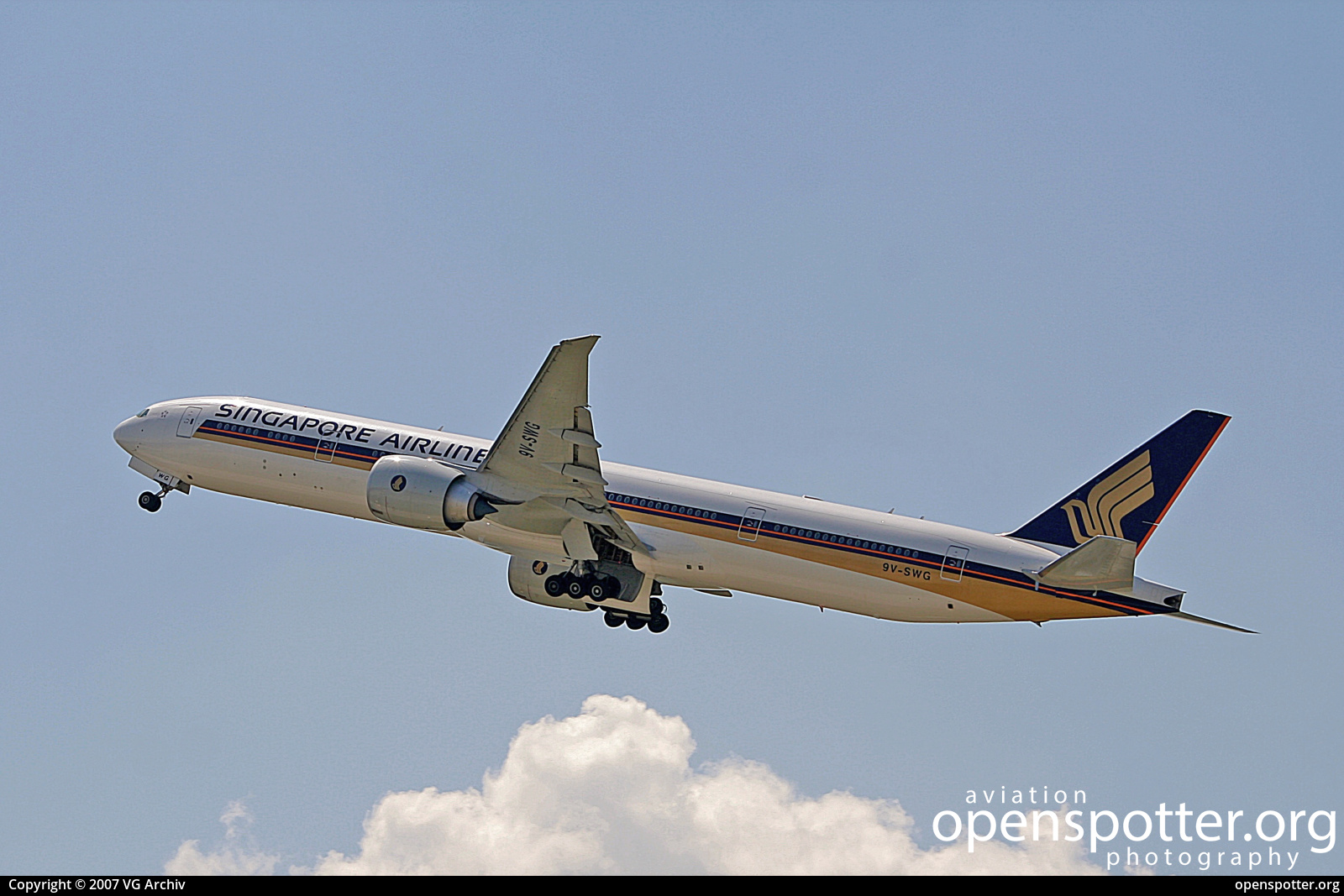 9V-SWG - Singapore Airlines Boeing 777-312(ER) at Zurich International Airport (ZRH/LSZH) taken by VG Archiv | openspotter.org | ID: 69502