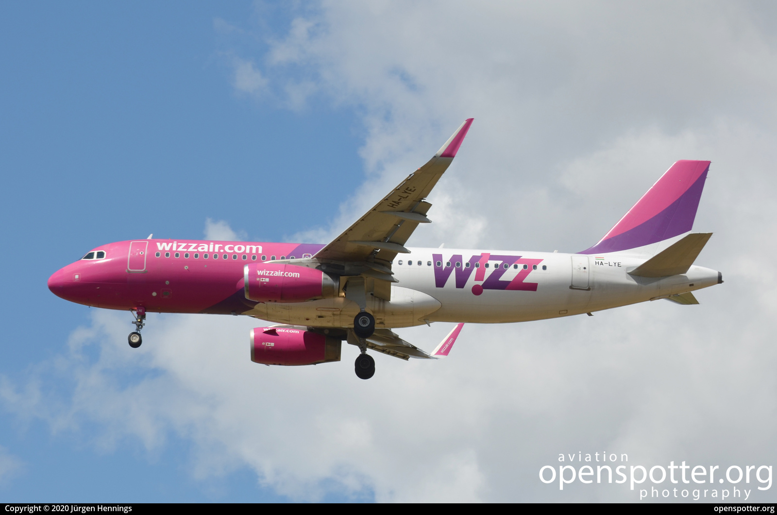 HA-LYE - Wizz Air (Hungary) Airbus A320-232(WL) at Berlin-Schönefeld International Airport (SXF/EDDB) taken by Jürgen Hennings | openspotter.org | ID: 69573