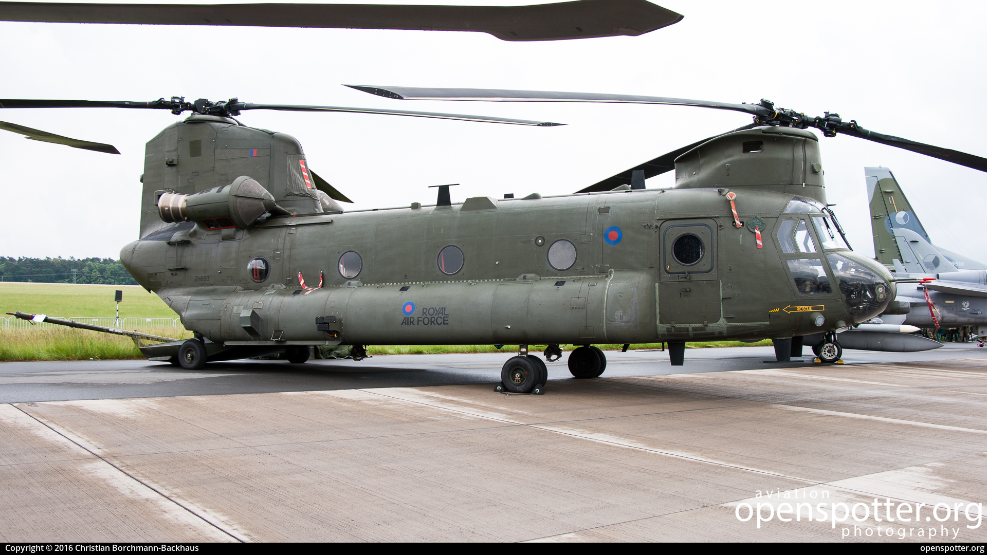 ZH893 - Royal Air Force Boeing Vertol CH-47C Chinook at Berlin-Schönefeld International Airport (SXF/EDDB) taken by Christian Borchmann-Backhaus | openspotter.org | ID: 51353