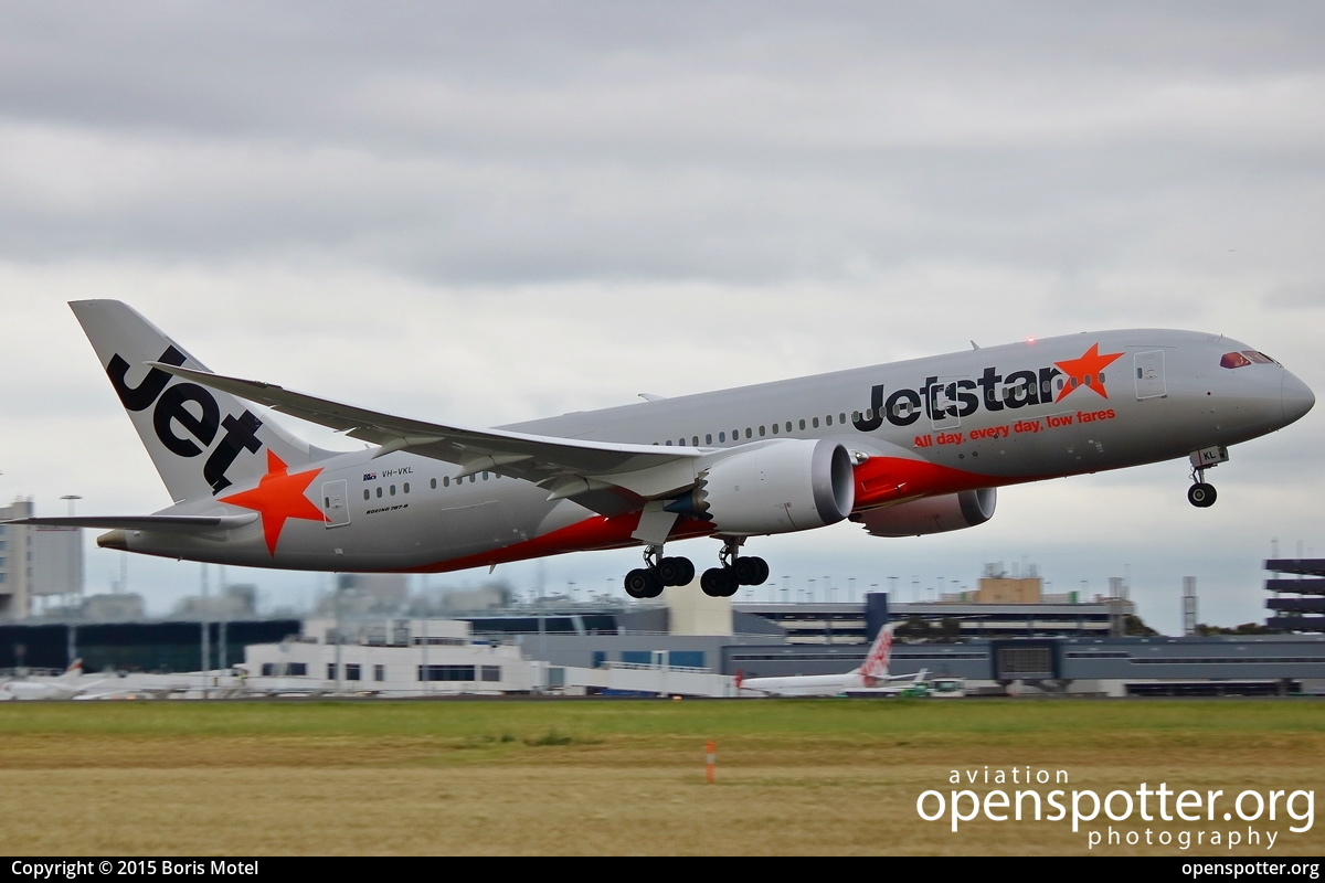 VH-VKL - Jetstar Airways Boeing 787-8 Dreamliner at Melbourne Airport (MEL/YMML) taken by Boris Motel | openspotter.org | ID: 32537