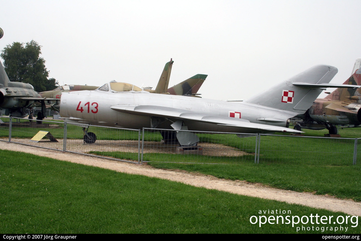 413 - Polish Air Force Mikoyan-Gurevich MiG-17F Fresco at off airport taken by Jörg Graupner | openspotter.org | ID: 37824