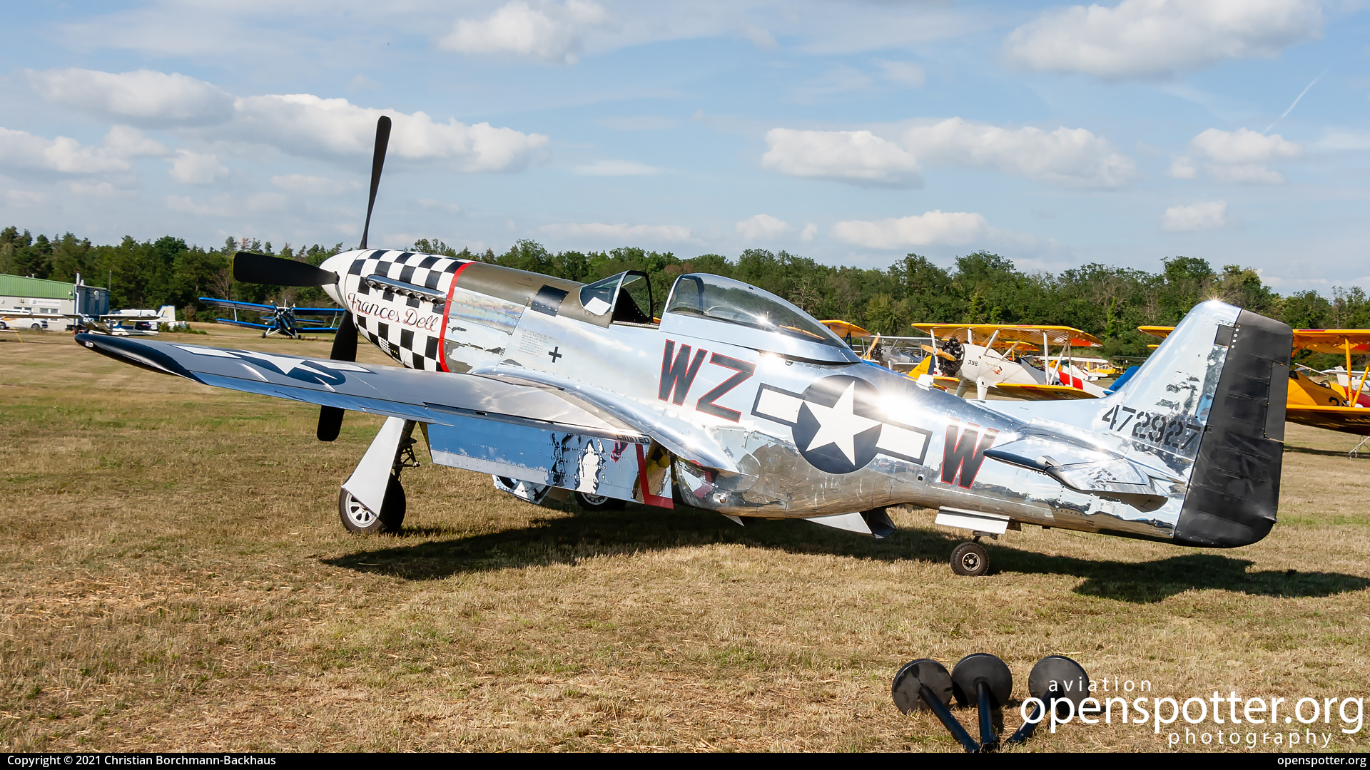 NL51ZW - Private / Untitled North American P-51D Mustang at Flugplatz Bienenfarm (EDOI) taken by Christian Borchmann-Backhaus | openspotter.org | ID: 86552