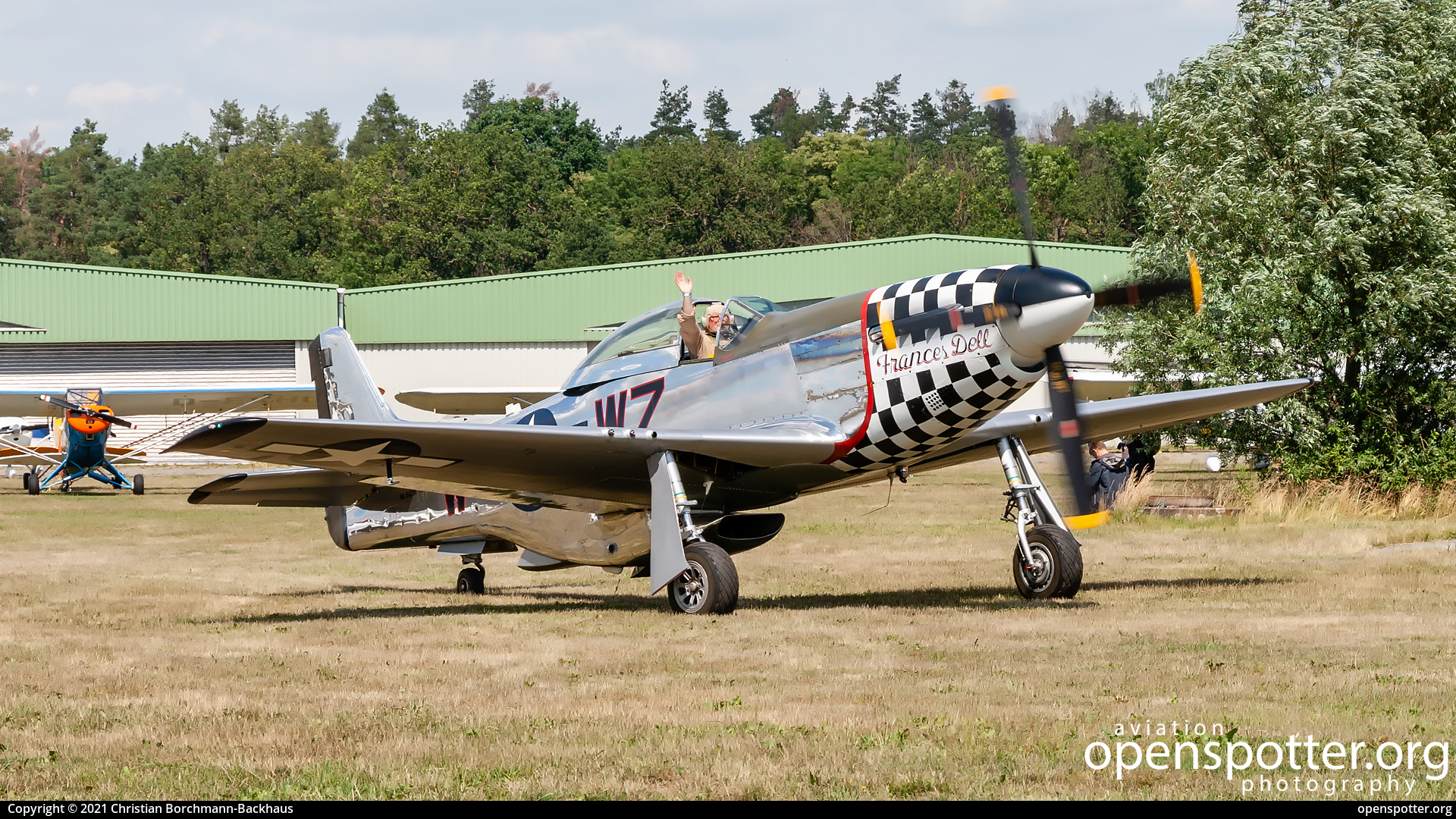 NL51ZW - Private / Untitled North American P-51D Mustang at Flugplatz Bienenfarm (EDOI) taken by Christian Borchmann-Backhaus | openspotter.org | ID: 86541