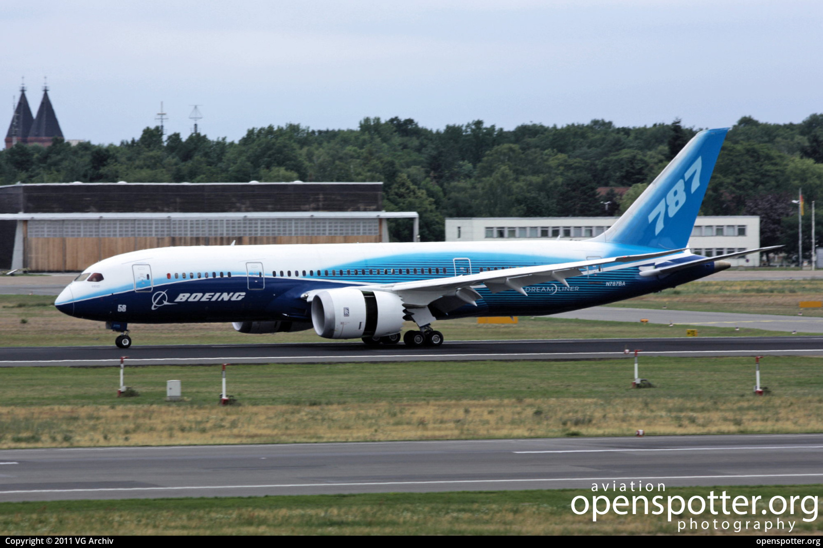 N787BA - Boeing Boeing 787-881 Dreamliner at Berlin-Tegel Airport (TXL/EDDT) taken by VG Archiv | openspotter.org | ID: 72510
