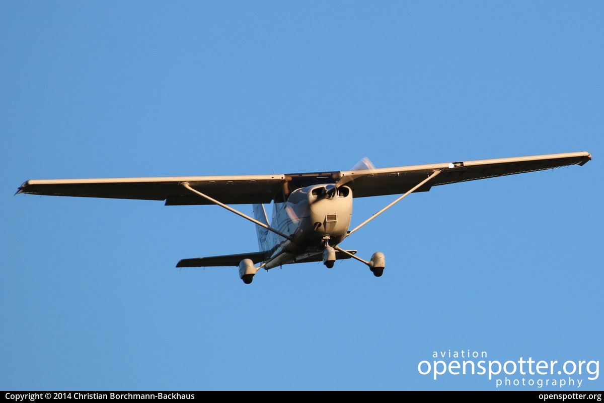 D-EVPS - Private / Untitled Cessna 172S Skyhawk SP at Berlin-Schönefeld International Airport (SXF/EDDB) taken by Christian Borchmann-Backhaus | openspotter.org | ID: 12445