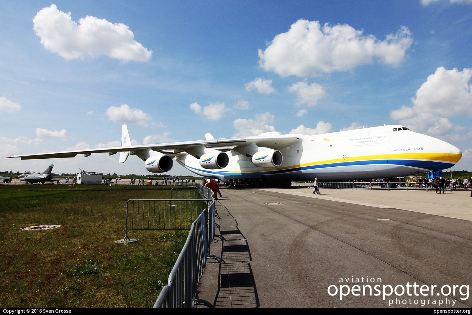 UR-82060 - Antonov Airlines (Antonov Design Bureau) Antonov An-225-100 at Berlin-Schönefeld International Airport (SXF/EDDB) taken by Sven Grosse | openspotter.org | ID: 53356