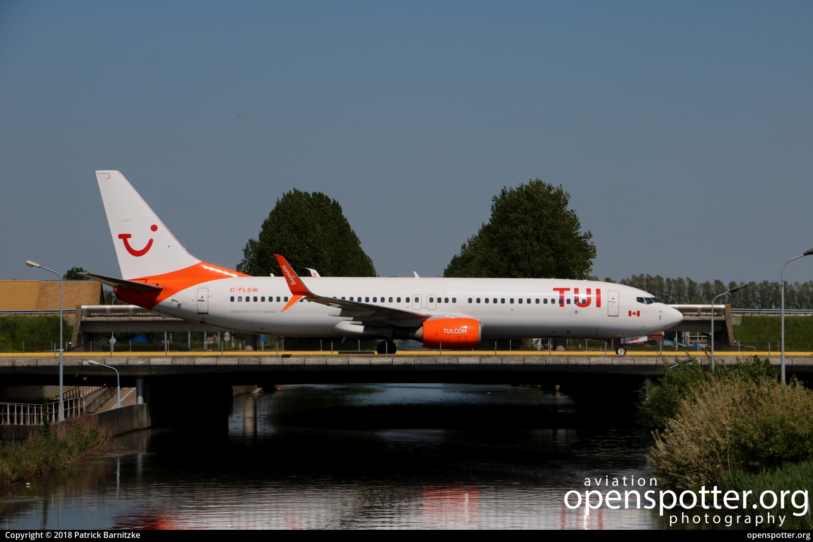 C-FLSW - TUI Airlines Netherlands Boeing 737-8HX(WL) at Schiphol Airport (AMS/EHAM) taken by Patrick Barnitzke | openspotter.org | ID: 54004