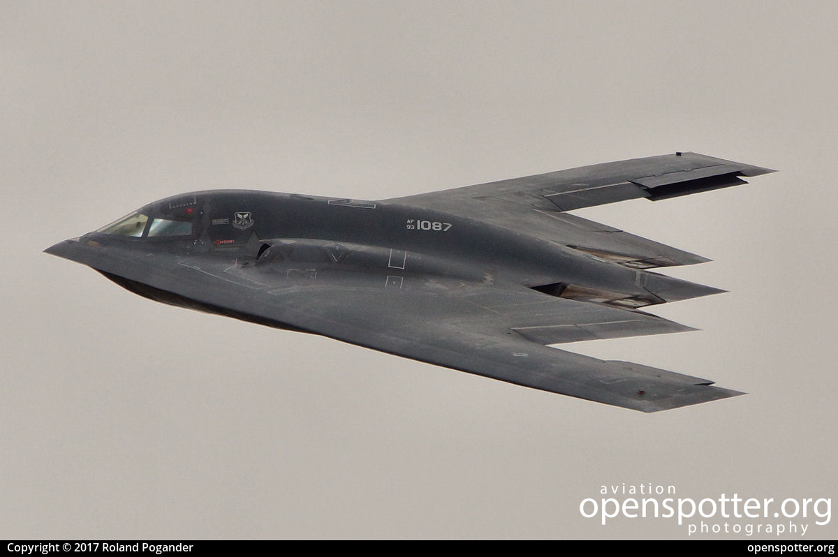 93-1087 - US Airforce (USAF) Northrop B-2A Spirit at off airport taken by Roland Pogander | openspotter.org | ID: 48421