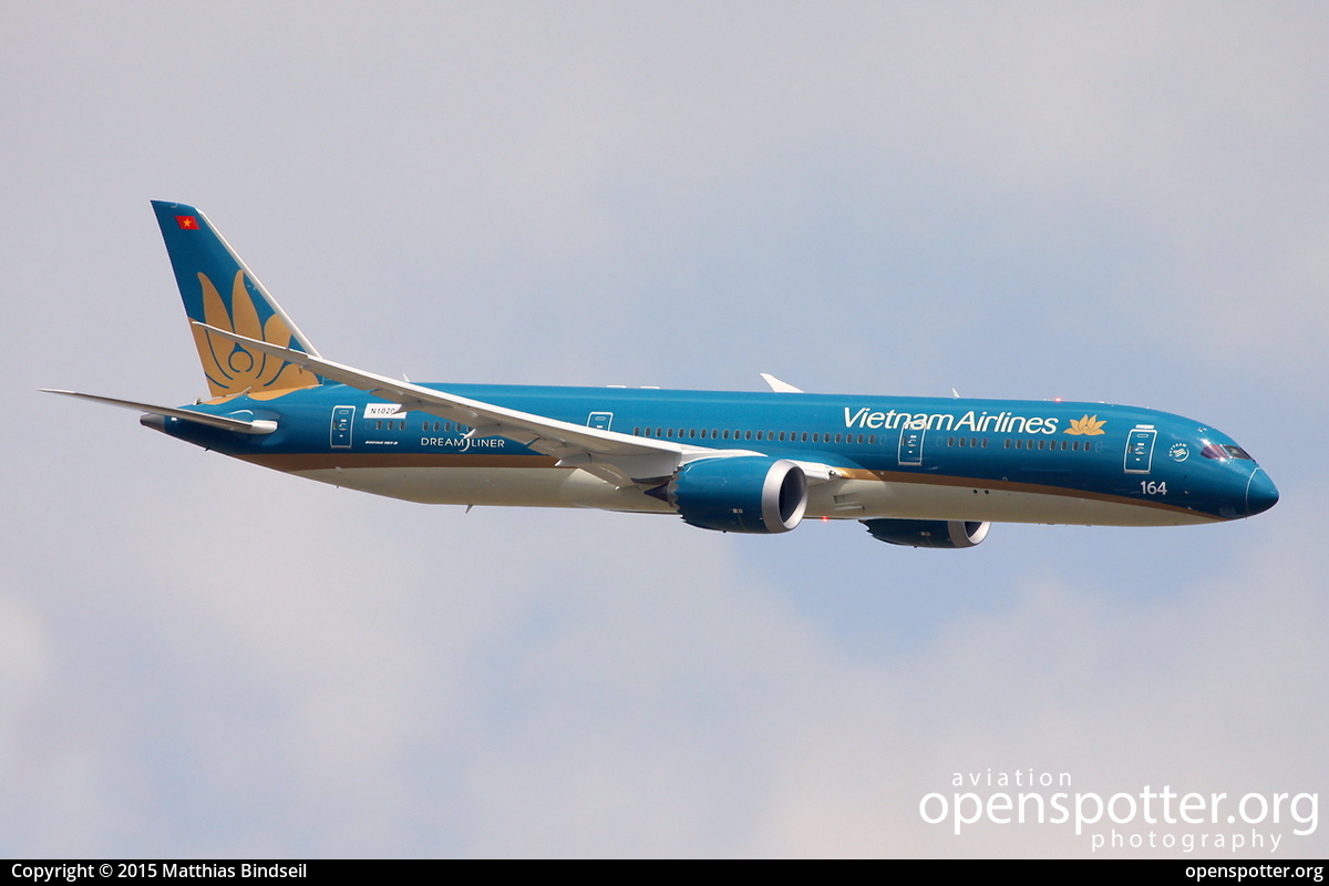 N1020K - Vietnam Airlines Boeing 787-9 Dreamliner at Paris - Le Bourget Airport (LBG/LFPB) taken by Matthias Bindseil | openspotter.org | ID: 31494