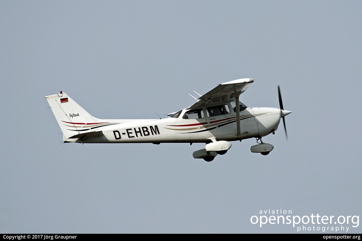 D-EHBM - Private / Untitled Cessna 172R Skyhawk at Braunschweig-Wolfsburg Regional Airport (BWE/EDVE) taken by Jörg Graupner | openspotter.org | ID: 40436