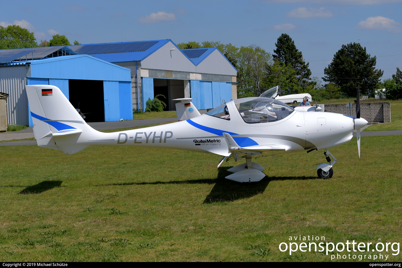 D-EYHP - Private / Untitled Aquila A210 at Flugplatz Oehna (EDBO) taken by Michael Schütze | openspotter.org | ID: 61203