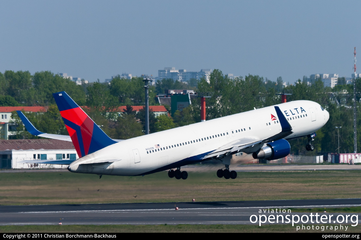 N186DN - Delta Air Lines Boeing 767-332(ER) at Berlin-Tegel Airport (TXL/EDDT) taken by Christian Borchmann-Backhaus | openspotter.org | ID: 991